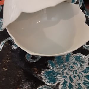 Lotus pattern two bowls and three small bowls